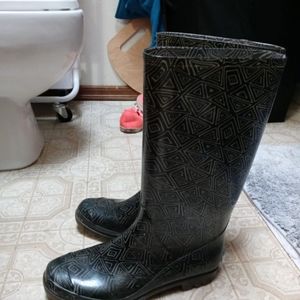 Women's size 9 TOMS rainboots